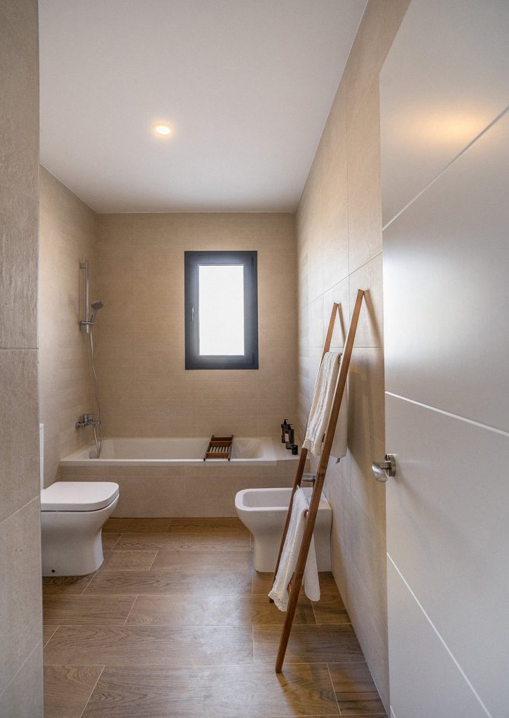 Baño de vivienda inmobiliaria